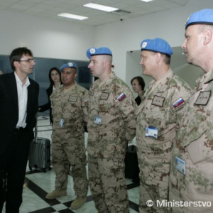 Minister obrany Ľubomír Galko tesne po prílete na Cyprus pri rozhovore so slovenskými vojakmi, ktorí slúžia v misii  UNFICYP