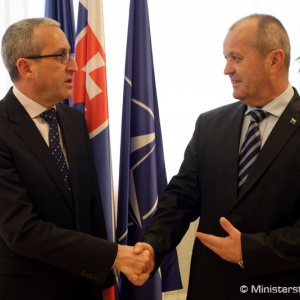 Minister obrany P. Gajdoš prijal izraelského veľvyslanca Z. A. Vapniho