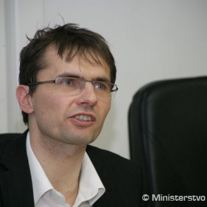 ...pýtal sa, či si vojaci už chystajú veci na kapustnicu...