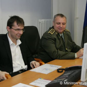 ...na Cypre, v Bosne či v Gruzínsku povolil  slávnostný prípitok...