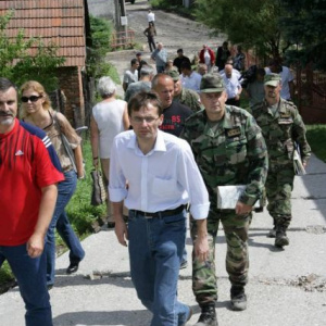 Minister Galko pricestoval do povodňami postihnutej Handlovej
