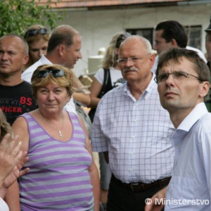 Minister Galko pricestoval do povodňami postihnutej Handlovej