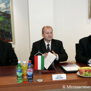István Simicskó počas spoločného rokovania