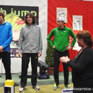 Zľava: tretí Dmytro Denjaňuk (UKR), víťaz Ivan Uchov (RUS) a druhý Jesse Williams (USA)