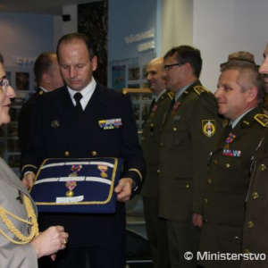 Pridelenkyňa obrany Francúzska v SR udelila medaily slovenským vojakom