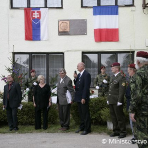 Minister obrany na Memoriáli Louisa Crosa