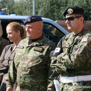 Policajti u Slovákov v Josipovaci