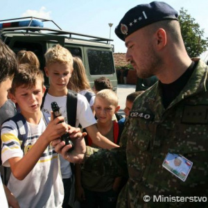 Policajti u Slovákov v Josipovaci